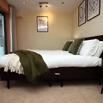 Bayview House By Mgroupsa - Free Parking, On The Sea Front, Close To Marina