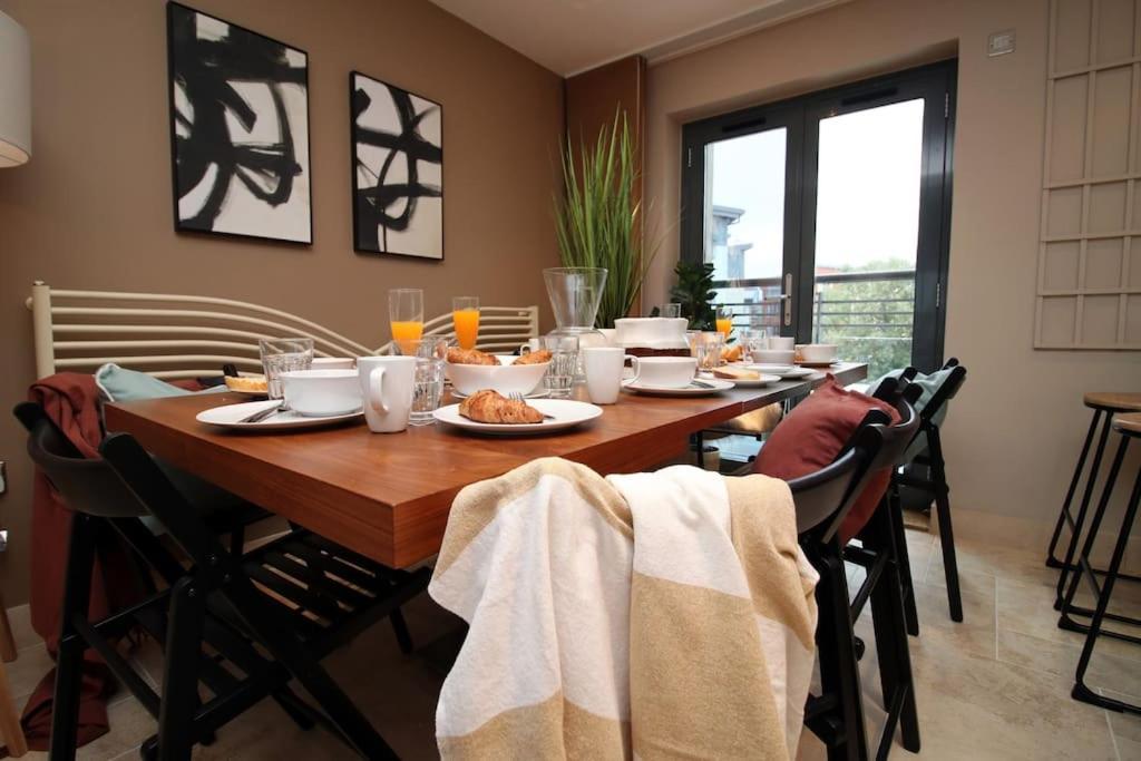 Bayview House By Mgroupsa - Free Parking, On The Sea Front, Close To Marina *