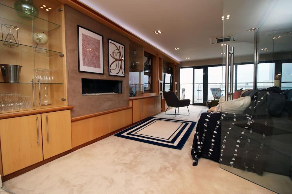 Bayview House By Mgroupsa - Free Parking, On The Sea Front, Close To Marina *