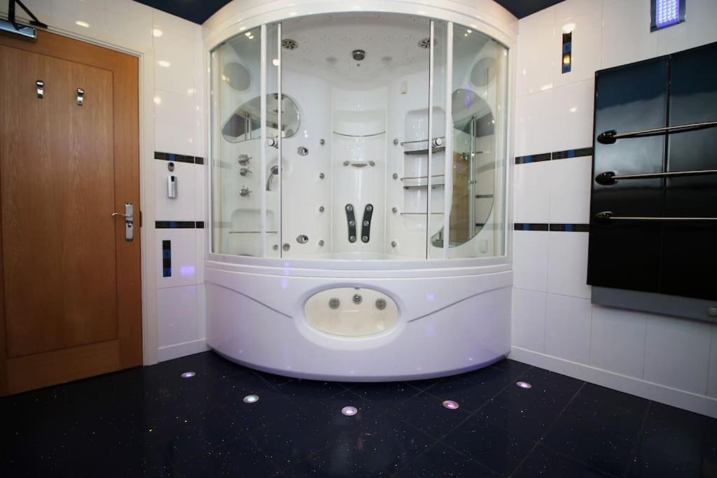 Holiday home Bayview House By Mgroupsa - Free Parking, On The Sea Front, Close To Marina