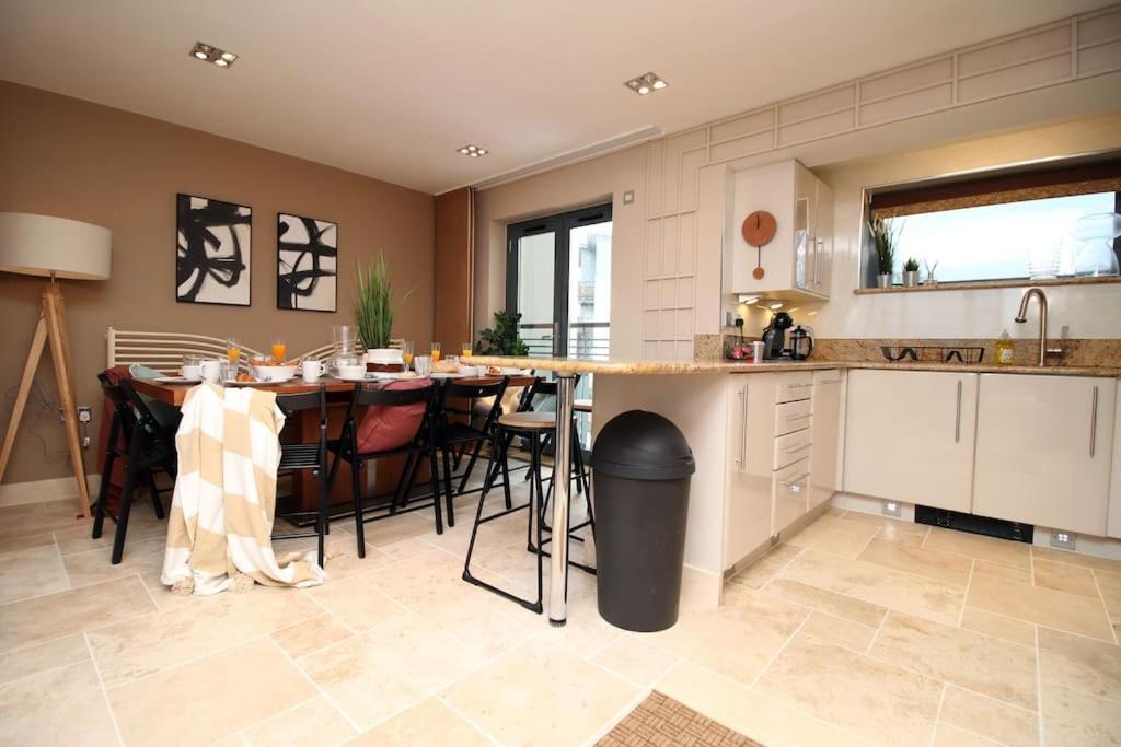 Holiday home Bayview House By Mgroupsa - Free Parking, On The Sea Front, Close To Marina Swansea