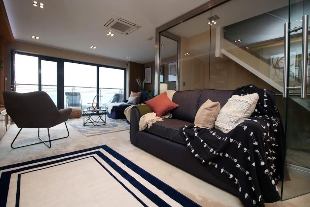 Bayview House By Mgroupsa - Free Parking, On The Sea Front, Close To Marina