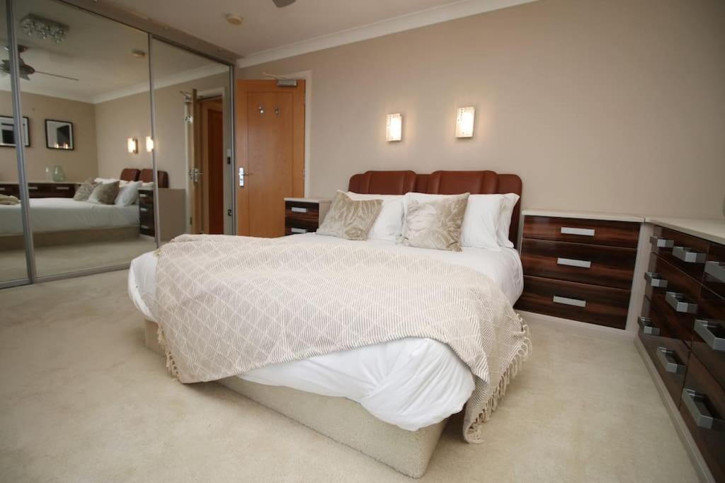 Holiday home Bayview House By Mgroupsa - Free Parking, On The Sea Front, Close To Marina *