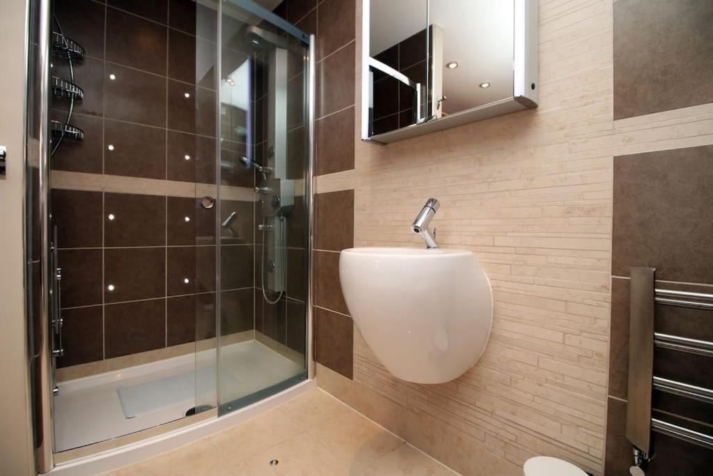 Holiday home Bayview House By Mgroupsa - Free Parking, On The Sea Front, Close To Marina *
