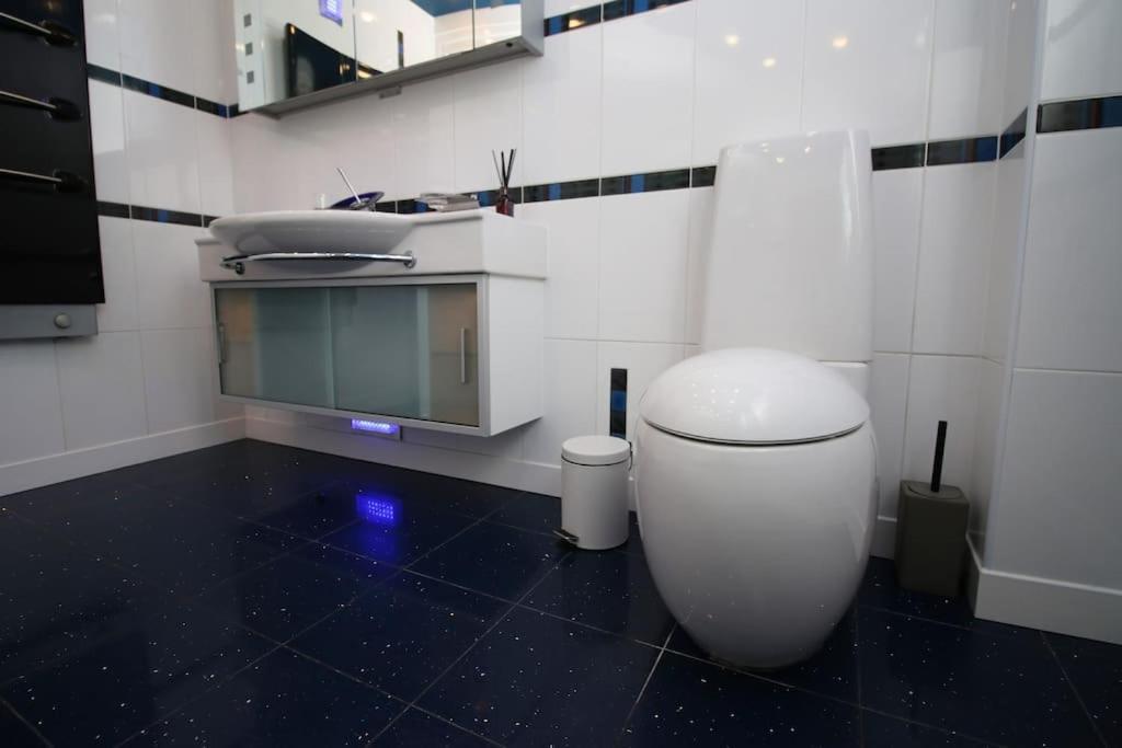 Bayview House By Mgroupsa - Free Parking, On The Sea Front, Close To Marina * Swansea