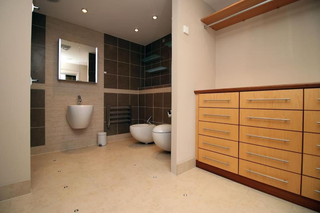 Bayview House By Mgroupsa - Free Parking, On The Sea Front, Close To Marina *